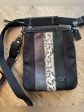 EUC Authentic Coach Signature C Black Crossbody Handbag.